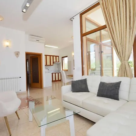 Апартаменты Elegant And Brigth Corner